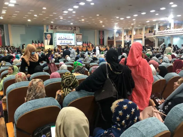 په جرګه کې سلګونه ښځو هم د افغانستان له بېلابېلو برخو ګډون کړی و.