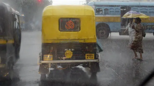 শুধু বাসে ট্রেনে নয়, অটোরিকশা কিম্বা ট্যাক্সিতেও যৌন হেনস্থার ঘটনা ঘটছে।