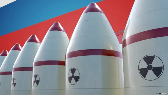 इराण अण्वस्त्र निर्मिती करेल असा आरोप अनेक देशांनी केला.