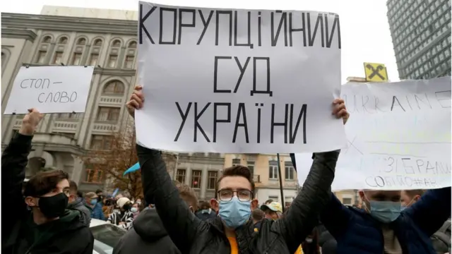 За словами міністра фінансів, після рішення Конституційного суду міжнародні партнери ставлять питання: якщо ви, фактично, знесли, антикорупційну інфраструктуру, то що буде далі?