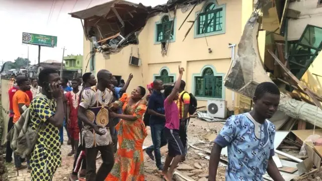 Awọn eeyan to n se idaro bi ijọba ipinlẹ Ọyọ se wo ileesẹ resio Ayefẹlẹ