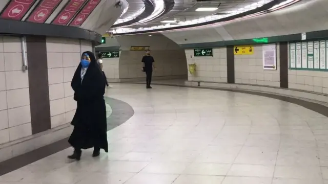 سه رقمی شدن موارد فوتی ناشی از کرونا در ایران به نگرانیهایی درباره شیوع موج دوم بیماری دامن زده است