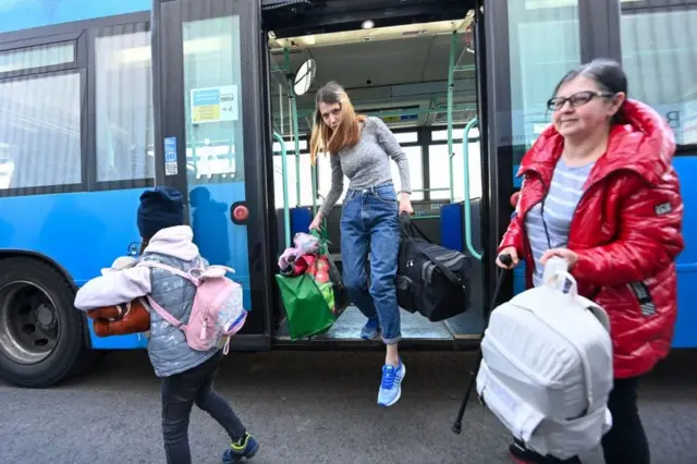 Поиск видео по запросу: Девушек ебут в метро