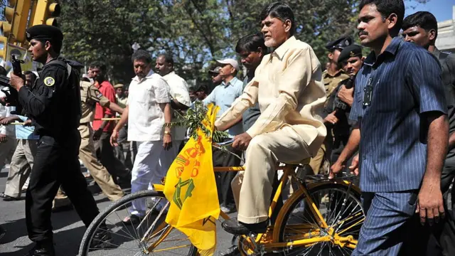 ரிசார்ட் அரசியல் கூவத்தூர் ரிசார்ட்