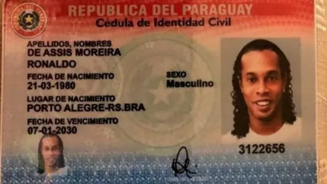 ወረቐት መንነት ናይ ፓራጓይ ስም ሮናልዶኖ ዝሓዘ