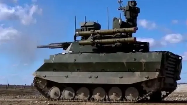 Орусиянын алыстан башкарылган Уран-9 танкы ракета, замбирек жана пулемет менен жабдылган. Уран-9 танкы Сирияда колдонулуп, сыноодон натыйжалуу өткөнү айтылууда