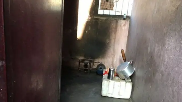 ઇમારતની અંદરનો ફોટો