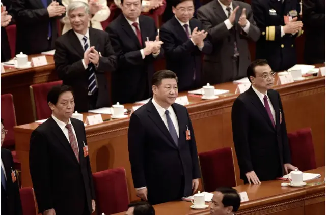 十三届全国人大一次会议期间，栗战书、习近平和李克强在人民大会堂