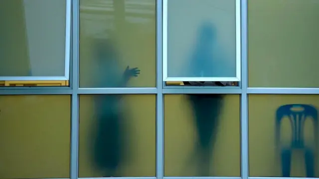 На снимке: пациенты больницы, куда поместили подростков сразу после спасения