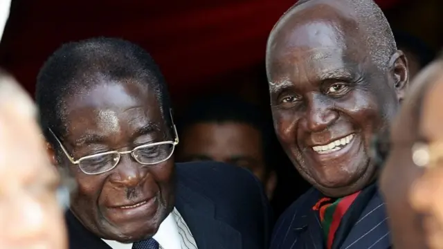 Robert Mugabe et Kenneth Kaunda en 2007