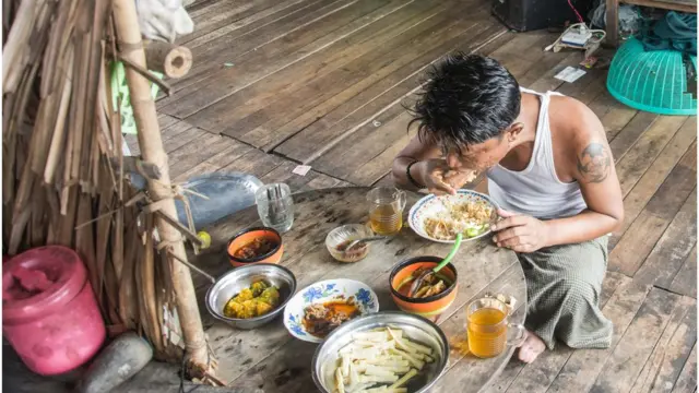 အခြေခံလူတန်းစားတွေအတွက် အလုပ်အကိုင်အခွင့်အလမ်း အများဆုံးကိုဖန်တီးပေးနေတာဖြစ်သလို၊ အဲဒီကရတဲ့ ဝင်ငွေတွေနဲ့ စားဝတ်နေရေးကို ဖြေရှင်းနေရတာလည်းဖြစ်ပါတယ်။