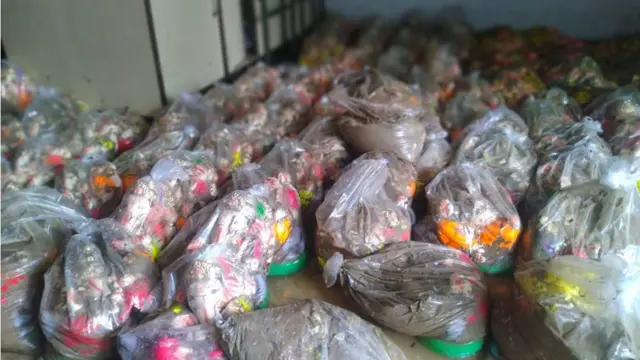 पावसामुळे गणेशमूर्तींचं नुकसान झालं.