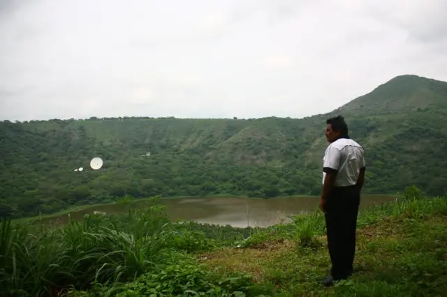 Vizinho observa lagoacasino confiavelNejapa