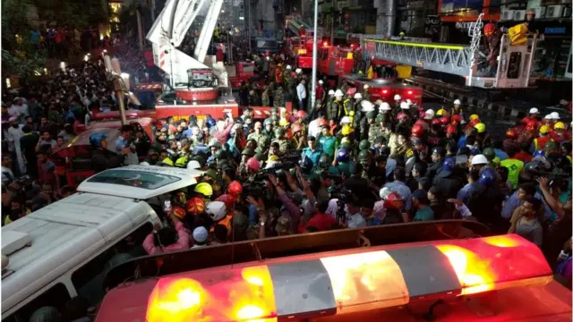 বনানীতে আগুন লাগার ঘটনায় বহু হতাহতের আশঙ্কা করা হচ্ছে।