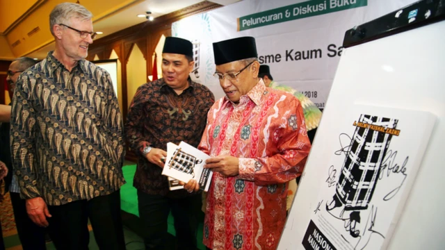 Sekretaris Jenderal PBNU A Helmy Faishal Zaini meluncur buku terbarunya yang bertajuk, Nasionalisme Kaum Sarungan pada 2018.