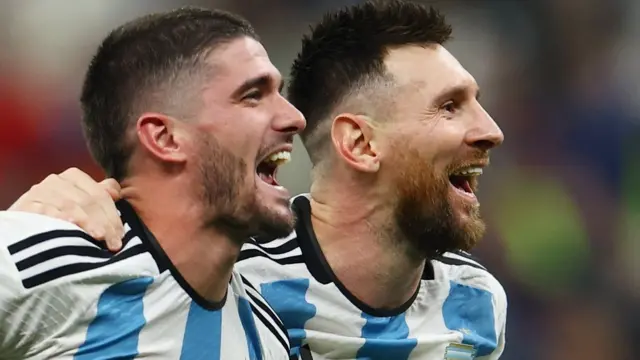 Messi e Rodrigo, jogadores da Argentina