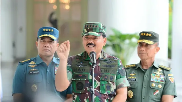 Panglima Marsekal Hadi bersama KSAD Jenderal Mulyono dan KSAL Laksamana Ade S.