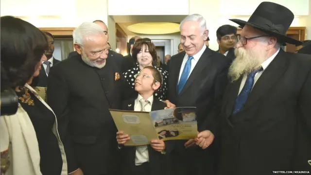 मोदी, मोशे के साथ