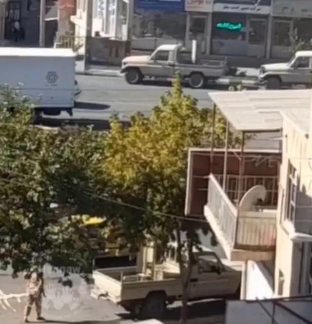 استقرار خودروهای نیمه سنگین سپاه در یکی از میادین اصلی سقز