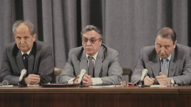 Пресс-конференция ГКЧП 19 августа 1991 года. Слева направо: Борис Пуго, Геннадий Янаев, Олег Бакланов