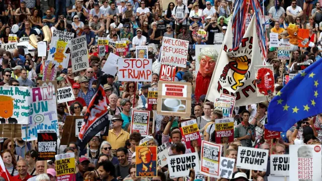 سارت مسيرات حاشدة وسط العاصمة البريطانية احتجاجا على زيارة ترامب