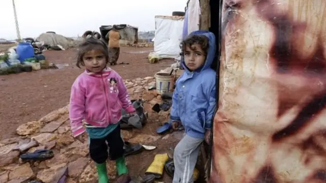 Mülteci kampında çocuklar