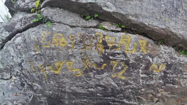 कसारदेवी मंदिर के नज़दीक पुरातन शिलालेख का है