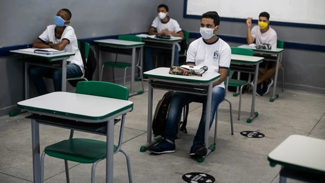 Escola no Rioesportes da sorte quem é o donoJaneiro com estudantes usando