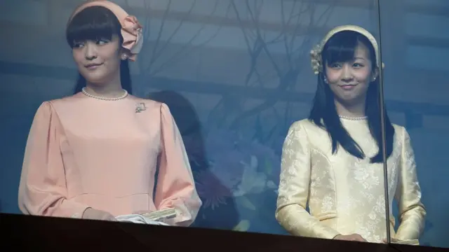 真子公主（左）和佳子公主（右）。两人都是天皇明仁次子文仁亲王的女儿。