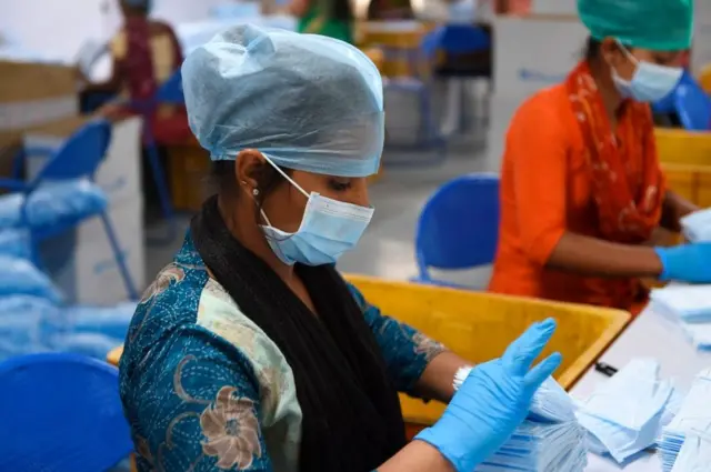 માસ્ક બનાવવાનું યુનિટ