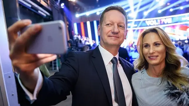 Попович са супругом Евом