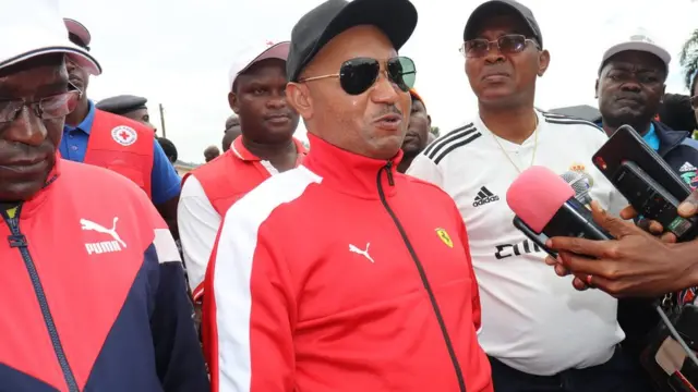 Alain Guillaume Bunyoni asaba abantu kwigira kure y'akarere kageramiwe