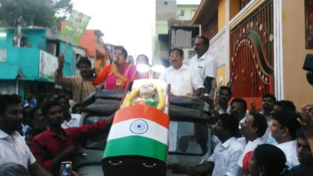 ஜெயலலிதா சடல பொம்மையுடன் பிரசாரம்