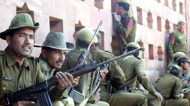 பாராளுமன்றத் தாக்குதல்: 16 ஆண்டுகளுக்கு முன்பு நடந்தது என்ன?