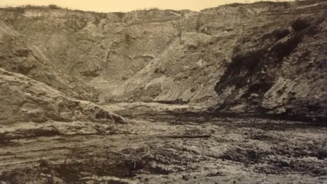 Бабин Яр у 1940-ві роки став найбільшою братською могилою жертв нацизму в Україні. Галузевий державний архів СБУ, ф. 1, оп. 20, спр. 10, арк. 34, пакет