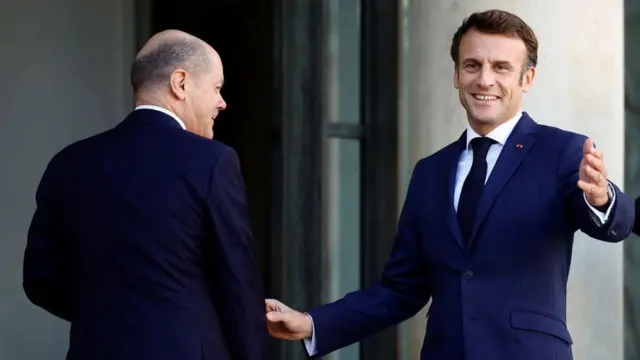 Олаф Шольц и Эммануэль Макрон