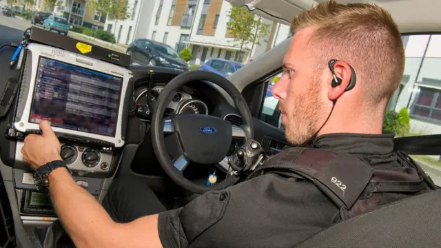 Agente policial en Bristol, Inglaterra