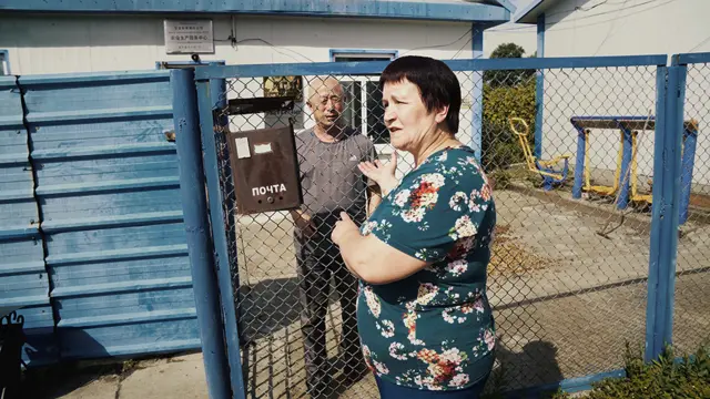 Фермеры из КНР работают на российском Дальнем Востоке с начала 1990-х годов (на фото - жительница села Унгун, ЕАО, и сторож китайской фермы "Баоцюнь")