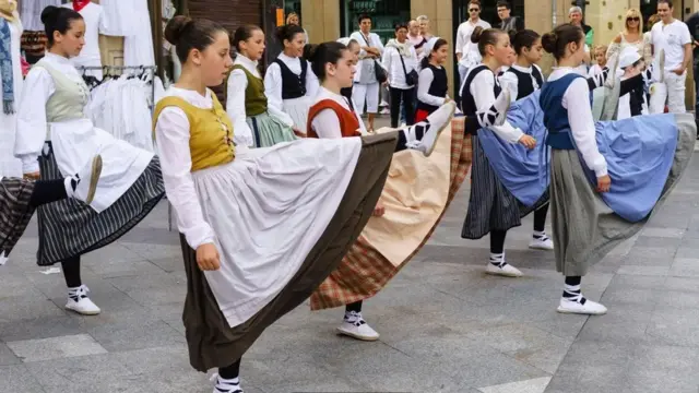 أيدت أبحاث لغوية عديدة التشابه اللغوي بين الباسكية والأرمنية