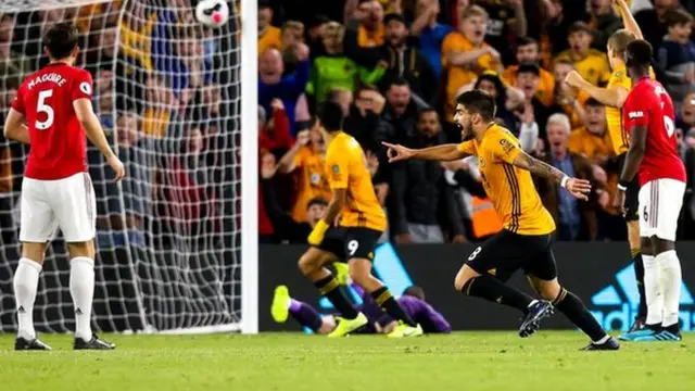 Ruben Neves (wa pili kulia )