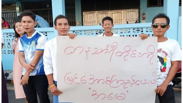 တိုင်စာတွေများလွန်းလို့တန်းစီပြီးစာလက်ခံခဲ့ရပါတယ်