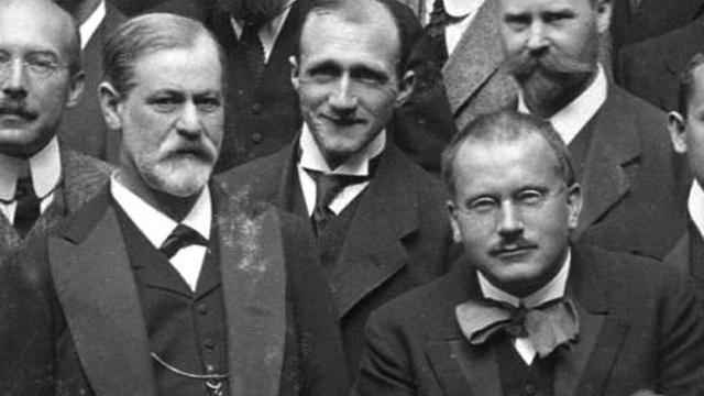 Freud (izq.) y Jung (der.) en un Congreso Internacional de Psicoanálisis en Alemania en 1911.