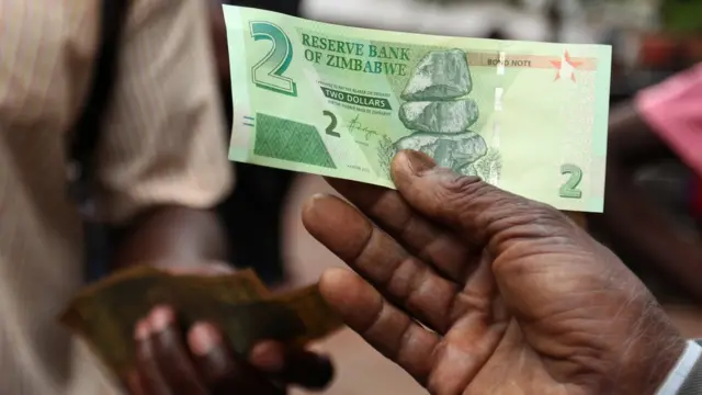 Mu 2016 Zimbabwe yatanguye gukoresha inoti zifise agaciro zifise agaciro kamwe n'idolari