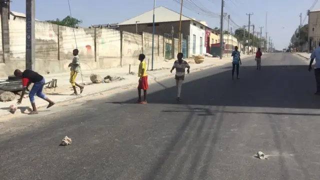 Caruurta caasimadda oo garoon lagu ciyaaro ka dhigtay wadooyinkii mashquulka badnaan jiray