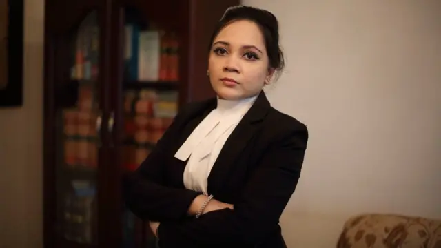 કોર્ટના પોશાકમાં વકીલ શગુફ્તા અહેમદ