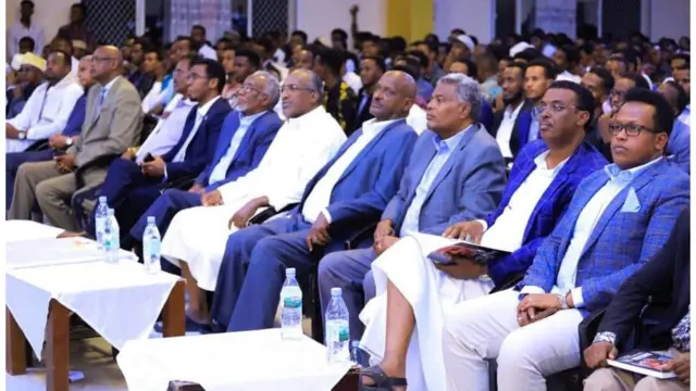 Boqolaal qof ayaa ka qeybgashay soo bandhigidda buuga cusub ee Hadraawi