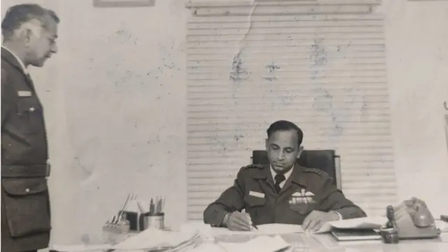 जवाहरलाल भार्गव भारतीय वायुसेना से एयर कोमोडोर के पद से रिटायर हुए