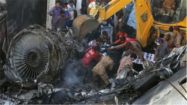 కూలిన విమానం