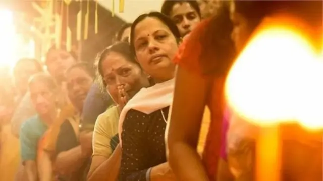 சபரிமலை விவகாரம்: இந்திய பெண்களை இரு துருவமாக்கியது எது?