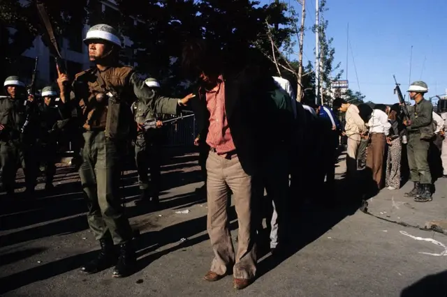 1980년 5·18광주민주화운동 당시 계엄군에 체포된 시민들